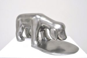 Piesek z kałużą , 2010-2011, aluminium, 38x19cm, Odlewnia Artystyczna Schmäke, Düsseldorf, Niemcy